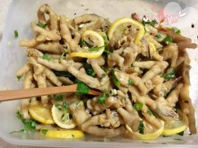 12、放入冰箱冷藏6小时以上，途中翻拌几次。