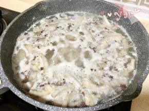 3、翻版均匀，煮1分钟。