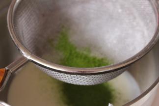 筛入抹茶粉