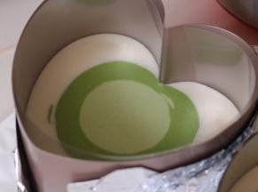 心形模具也倒入