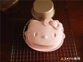 出炉马上震模，倒扣晾凉，直至完全凉透可脱模。