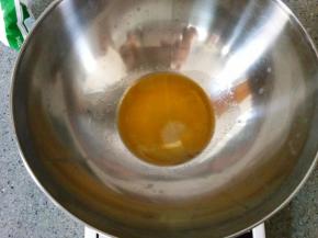 黄油隔热水融化放置室温备用