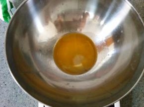 黄油隔热水融化放置室温备用