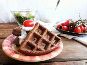 华夫饼制作简单，快手，搭配点水果蔬菜和牛奶，就是营养丰富的一顿早餐