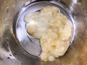 熟透的香蕉压成泥