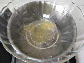 泡软吉利丁片。