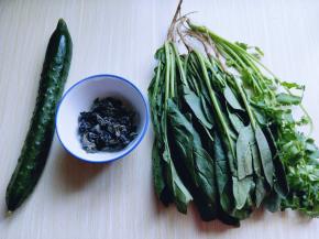 准备食材：量可以根据个人胃口增减。