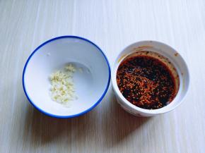 准备调味料，调味料这里可以按个人口味任意调换。