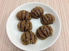 然后把腌制好的肉都酿在茄子中间