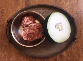 主要食材冬瓜和猪肉馅。