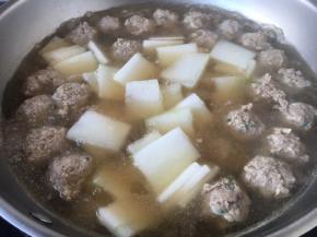 放入冬瓜片，煮熟。