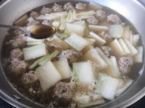 放入1小勺的香油提香。