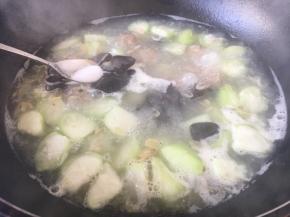 放入适量的盐调味。