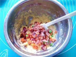 放入准备好的蔬菜粒；