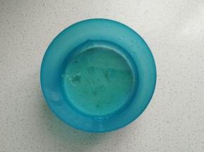 吉利丁片三克用冷水泡软。