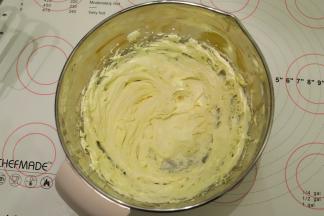 打发至发白，比原先膨胀大概2倍大