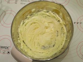 打发至发白，比原先膨胀大概2倍大