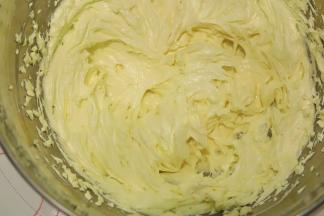 加入香草精，打发至顺滑