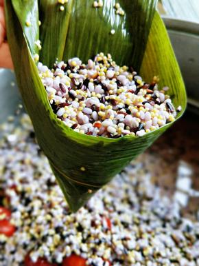 上面再装上一层杂粮。