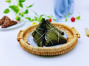 吃不完的粽子，放入纯净水中泡着，可多次换水。