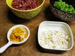 咸蛋分开蛋黄蛋白