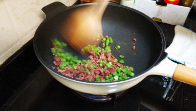 再放入四季豆翻炒