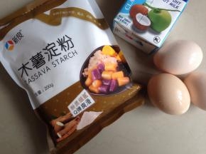 准备材料，将蛋液隔水加温到差不多40度