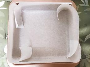 模具里铺上油纸