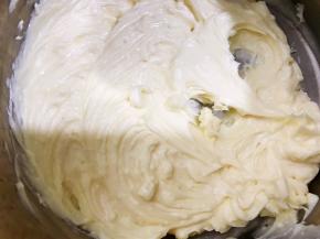 用打蛋器打发至顺滑