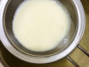 做好的芝士糊过筛一次更细腻