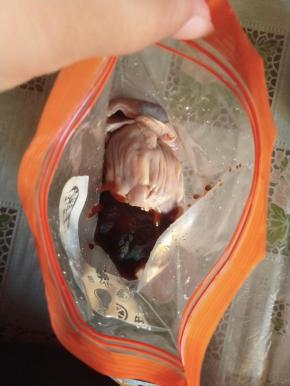 倒入自己喜欢的烤肉酱。