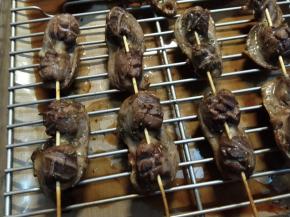 最后剩5分钟的时候翻一下面，翻面的时候可以再撒一点罗勒，不喜欢的话可忽略。