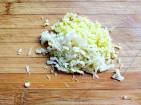 大蒜，生姜切末。