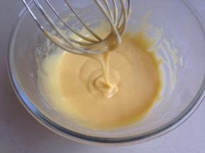 拌好的蛋黄糊细腻