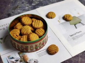 香酥可口、入口即化的花生小酥饼就做好了。