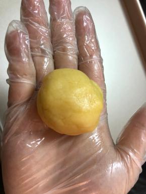 分成大约50克一个面团