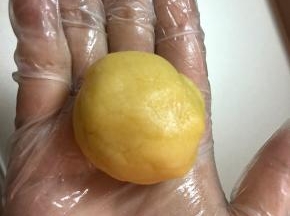 分成大约50克一个面团