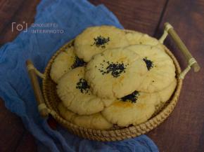 如果你的成品桃酥味道不正，通常都是猪油品质不好，比如有焦糊味，选择品质优良的猪油哦