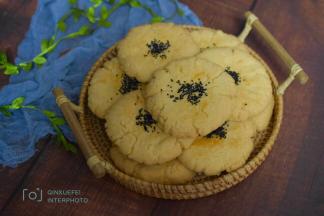 可以用植物油代替，黄油都可以，但是味道口感大打折扣