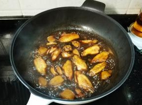 开盖大火收汁即可（汁可不用收太干，留一碗可拌饭拌面）