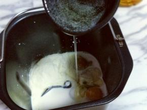 再加入玉米油。