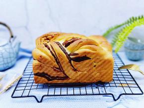 取出模具脱模，晾凉即可食用，我特别喜欢手撕着吃的感觉，哈哈！