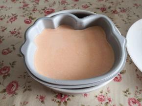 9.	凝固后取出，用吹风机在模具周围吹一会儿，