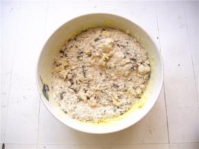 进搅打好的黄油里。