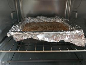 放入预热好的烤箱，170度，上下火25分钟。