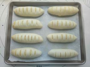 都卷好后放入阳晨12寸浅烤盘里，盖保鲜膜进行二发。