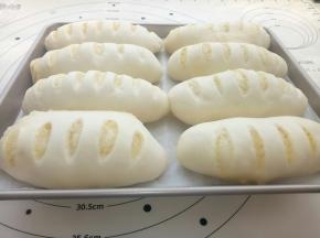 50分钟左右手指粘面粉轻轻按一下面团，慢慢会弹就可以了。