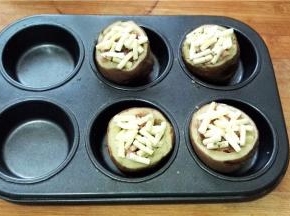 再撒一层马苏里拉奶酪碎