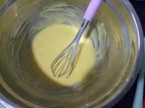 后蛋法的蛋黄糊比较细腻