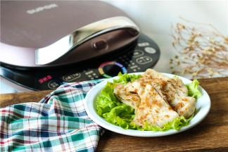 中间可以翻面，我翻了两次，这样可以双面焦黄酥脆。